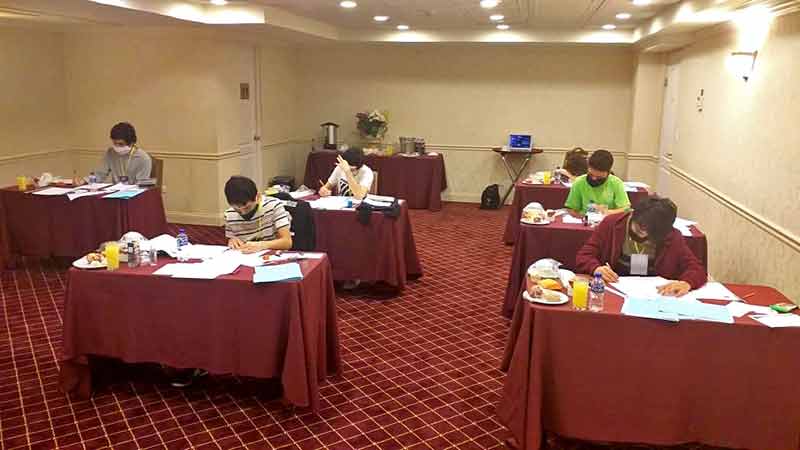 Alumnos durante el examen de la Olimpiada Mexicana de Matemáticas