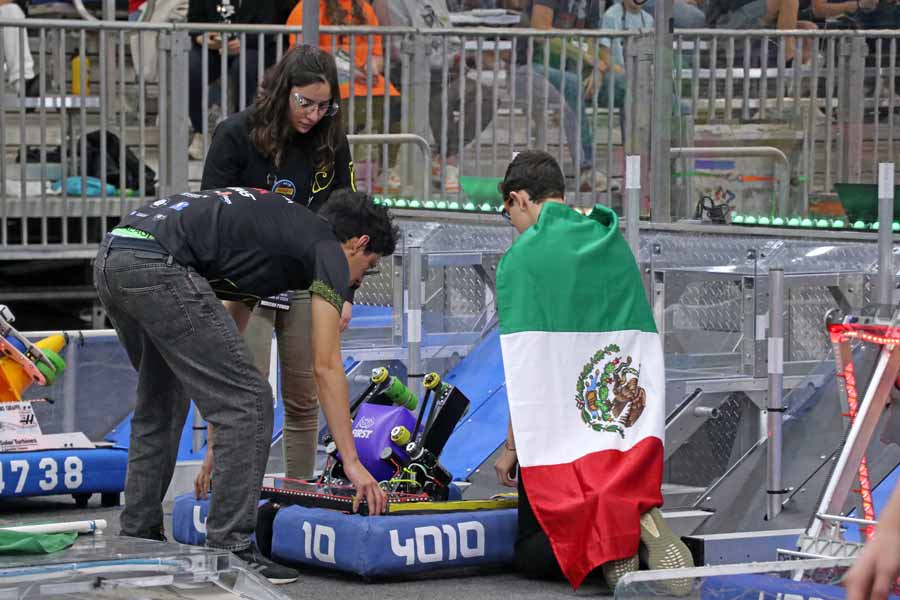9 equipos de PrepaTec representaron a México en el FIRST Championship 2023.