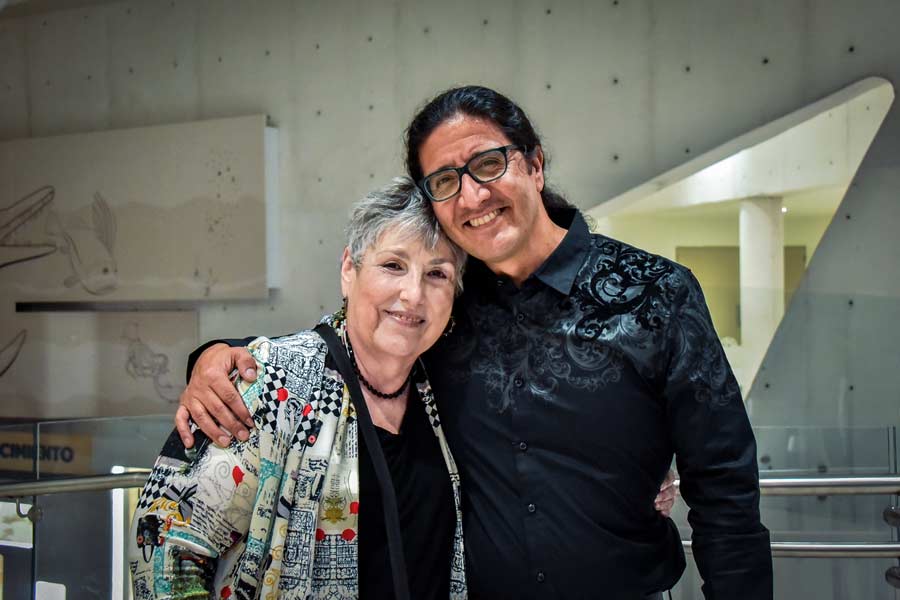 Durante la premier en Monterrey del documental Secretos del Universo el Dr. Calderón se reencontró con la profesora Silvia Martínez, quien le impartió la materia de Cálculo en PrepaTec.