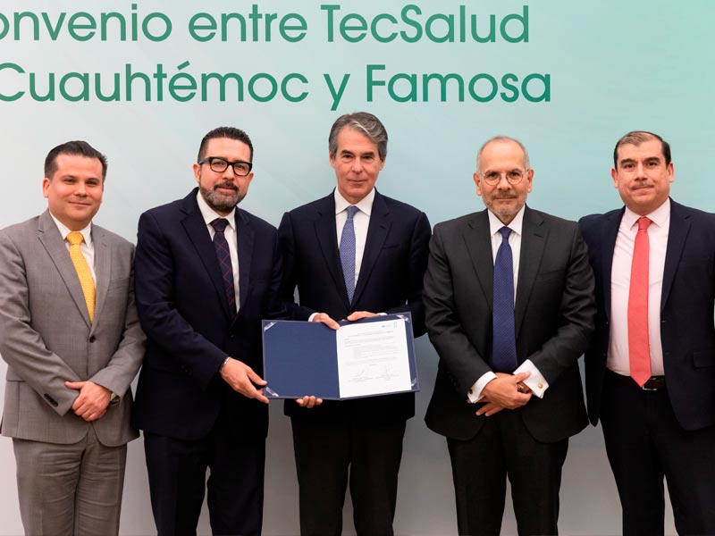 Representantes de TecSalud, FEMSA y Sociedad Cuauhtémoc y Famosa.