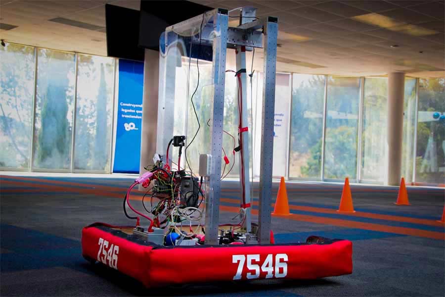 Minerz equipo zacatecano de robótica listos con su robot para la competencia FIRST