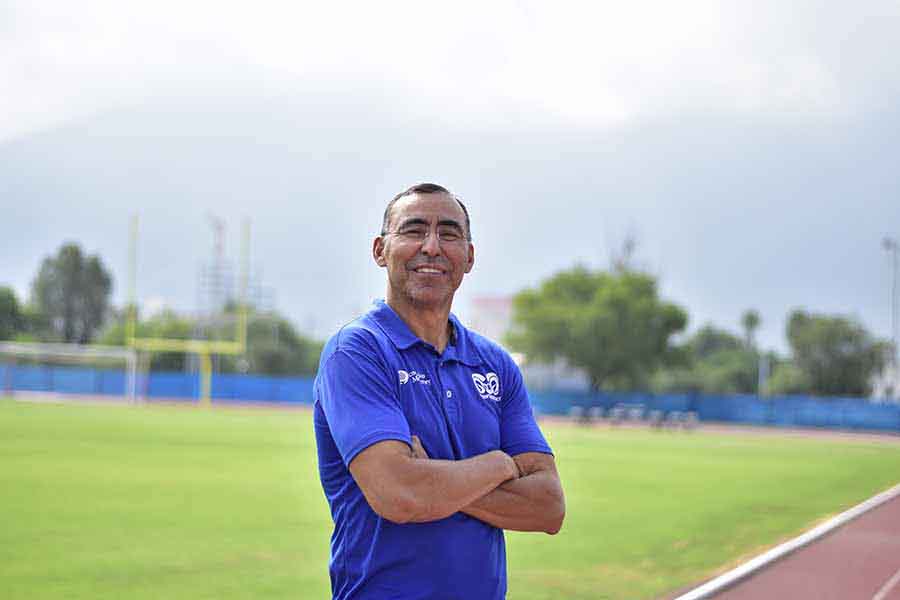 Francisco Olivares, entrenador en jefe de Borregos Monterrey de Atletismo de 1993 a marzo del 2023.