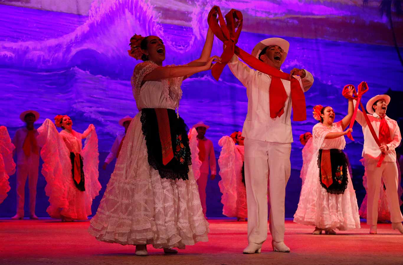 La Gala Folklórica se presenta en el Auditorio Luis Elizondo