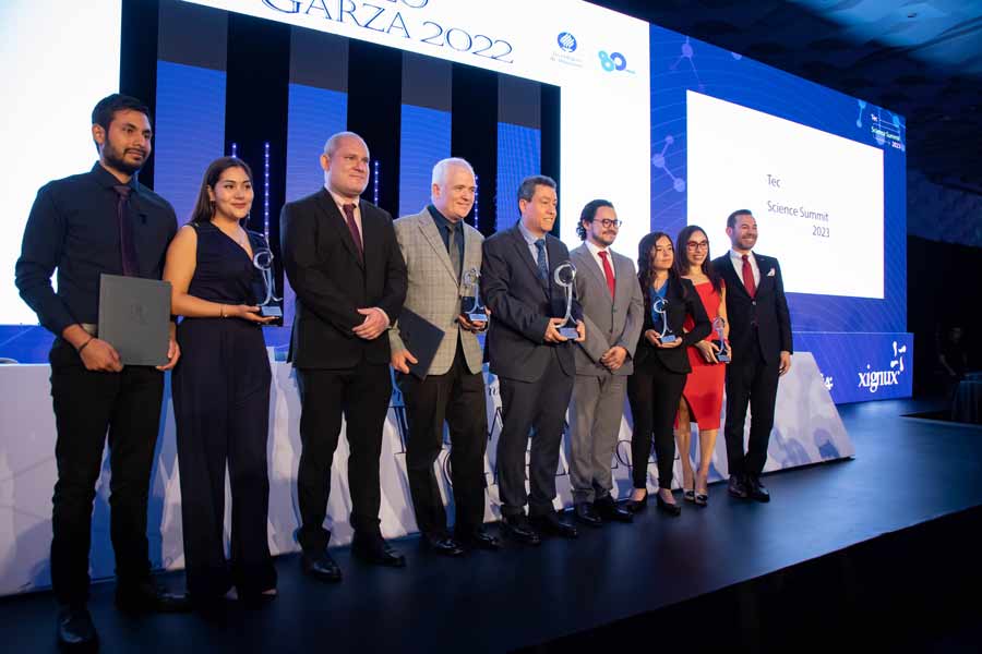 El Tec y la empresa Xignux entregaron el Premio Rómulo Garza.