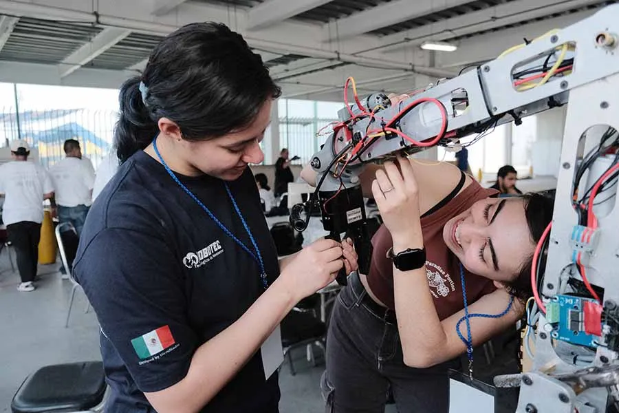 El campus Guadalajara hizo el 1-2 en la categoría Rescue Robots. Foto: Escuela de Ingeniería y Ciencias