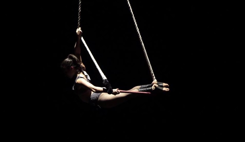 Grissel Trujillo en trapecio estático