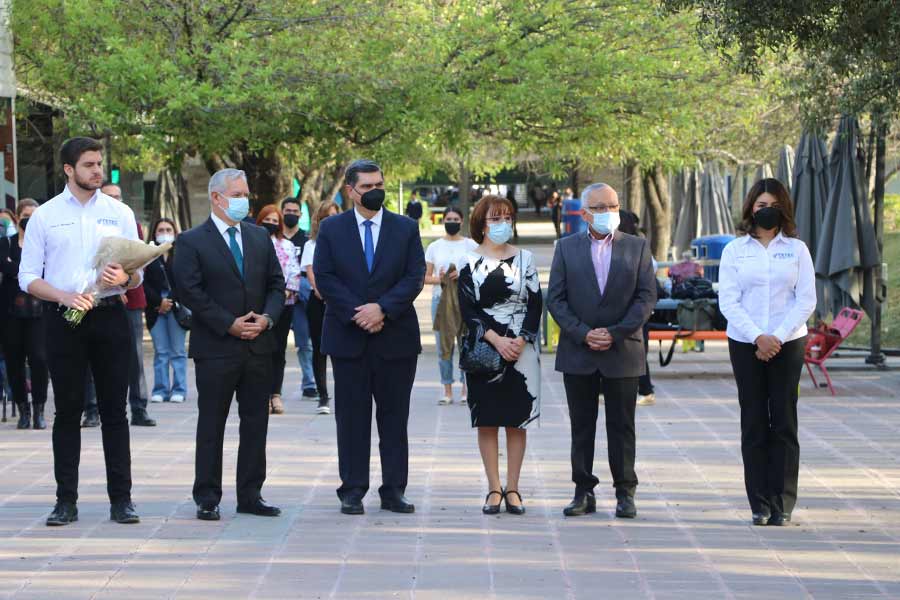 Autoridades del Tec realizan guardia de honor en memoria de Jorge y Javier