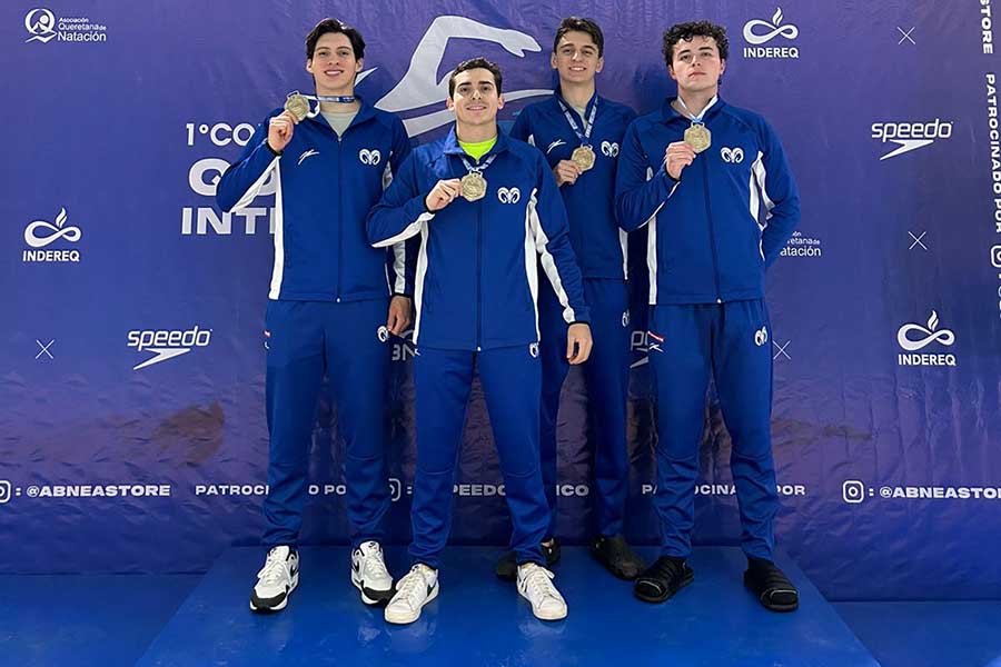 Guillermo Cepeda, Jorge Trueba, Andrés González y Maximiliano Pérez, nadadores de Borregos Monterrey que rompieron marca mexicana en el relevos 4x50.