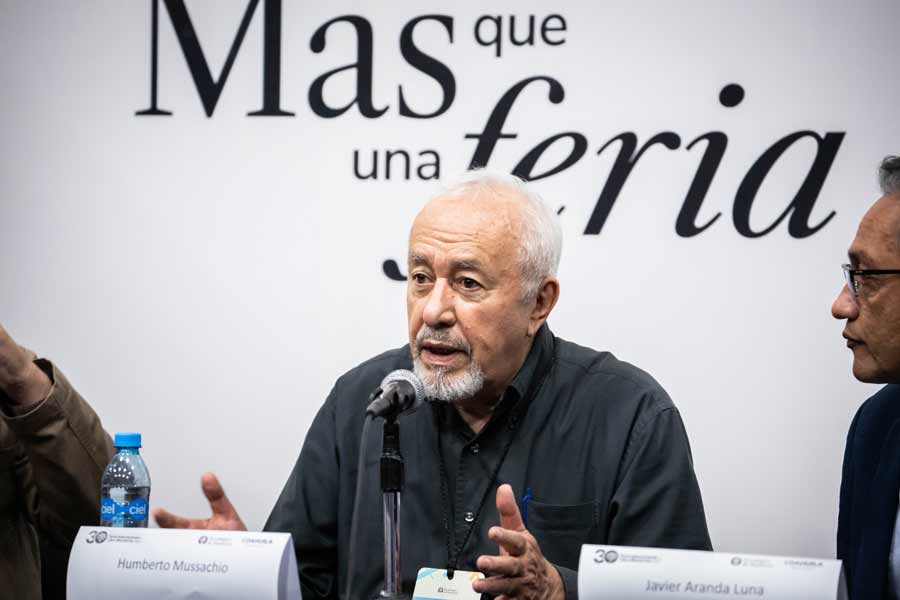 Musacchio trabajó como jefe de redacción en las secciones de cultura de los principales diarios de la Ciudad de México.