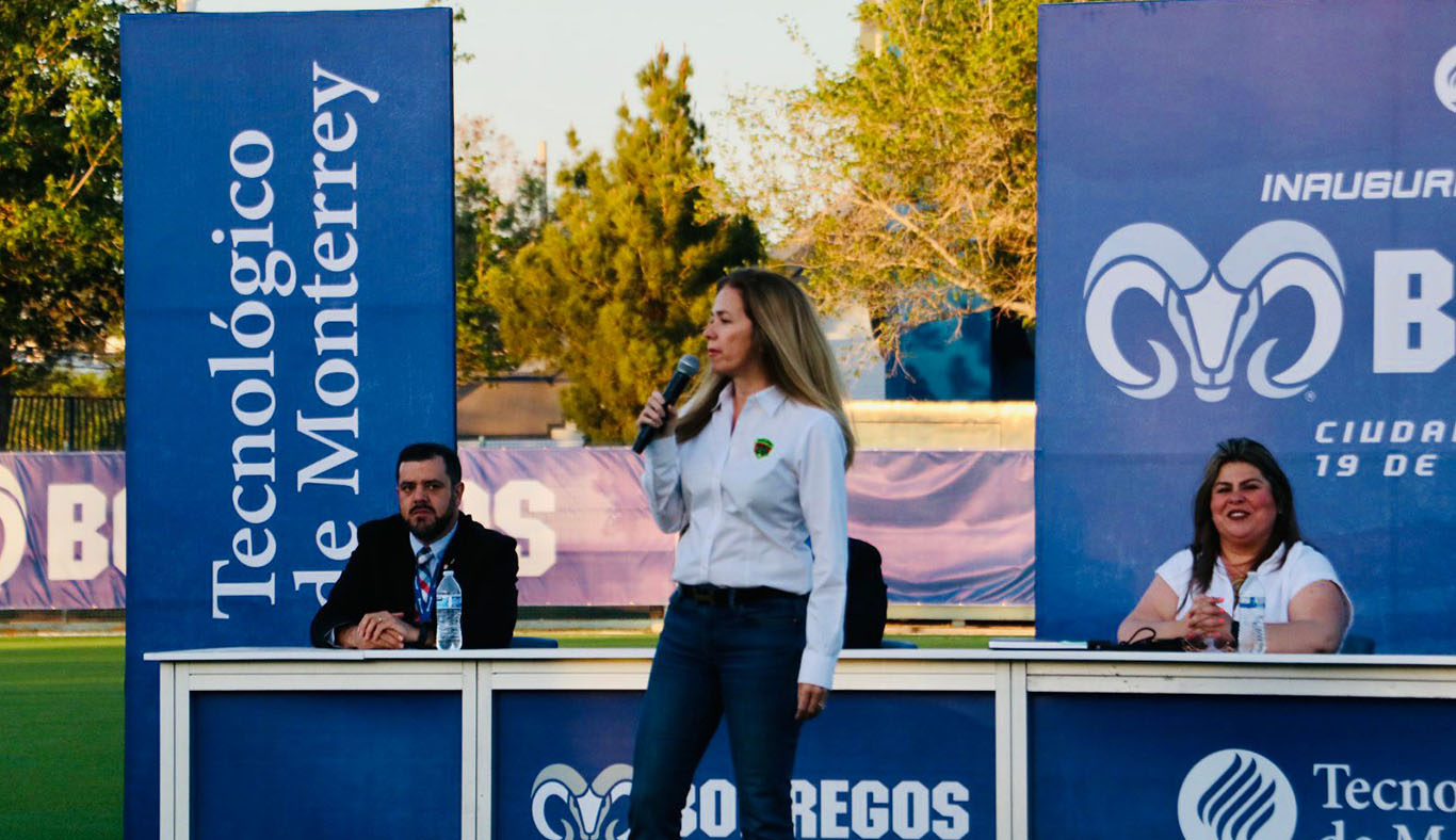 Alejandra de la Vega, inauguración Estadio Borregos 