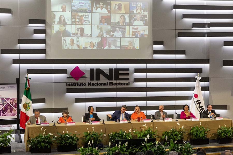 Firma del acuerdo de colaboración entre el INE y el Tec