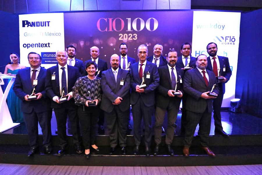 En representación del Tec, Carles Abarca, vicepresidente de Transformación Digital, asistió a la gala de los Premios CIO100 2023 para recibir un galardón.