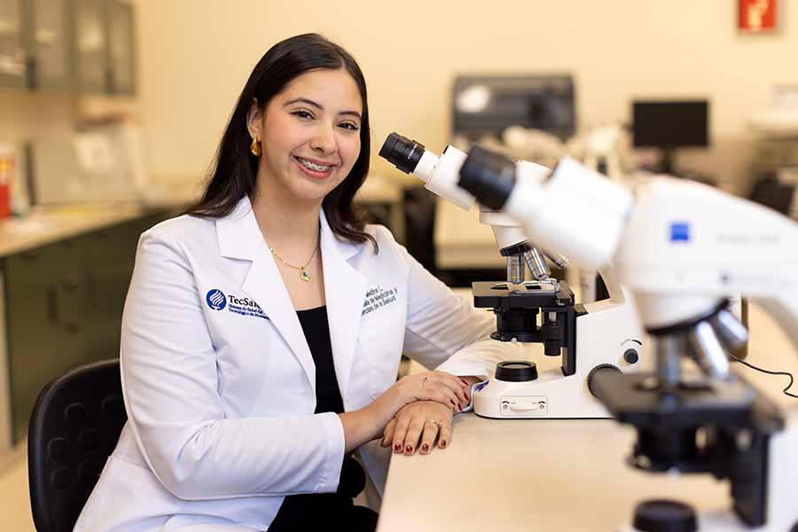 Investigación espacial, alumna de medicina Dorely Medina presentará proyecto en congreso aeroespacial.