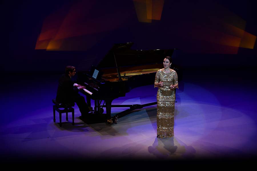 Isabel Leonard y John Arida en el concierto de la Sociedad Artística del Tecnológico en el Auditorio Luis Elizondo.