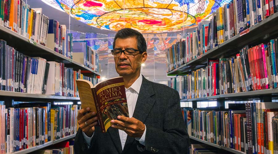 José Vega, profesor del tec de monterrey con libros calificados como best seller en Amazon