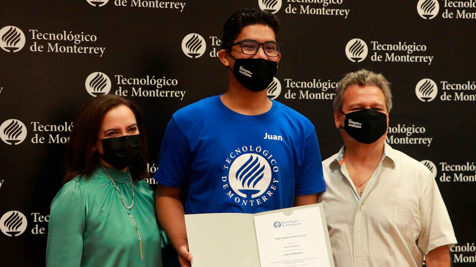 Juan Antonio Ortiz, ganador beca Líderes del Mañana por proyecto emprendedor