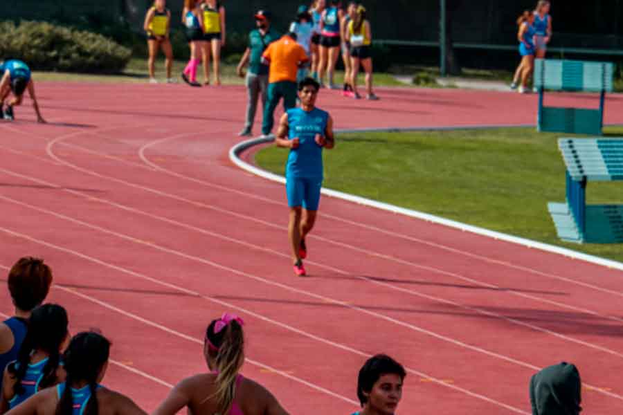 Juan Daniel en competencia de Atletismo rumbo a la Universiada