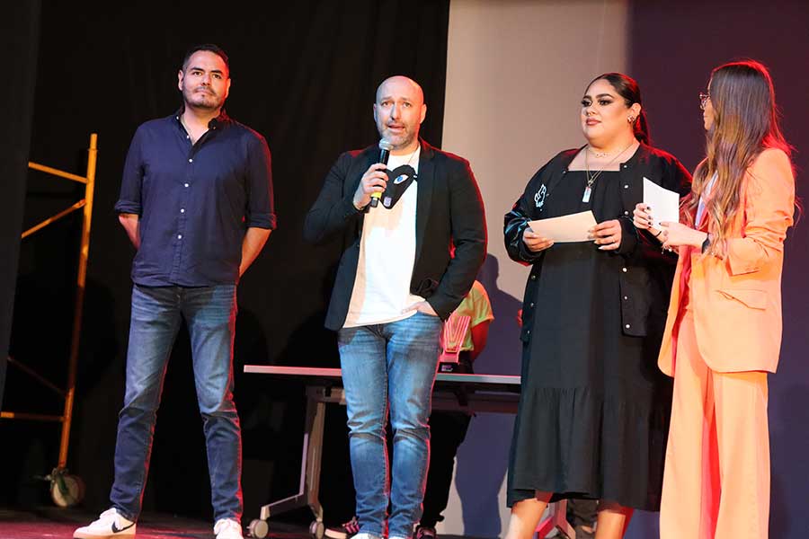 (De izq. a der.) Daniel Delgadfo, Alfredo Atayde y Marcia del Castillo, jueces de la competencia.