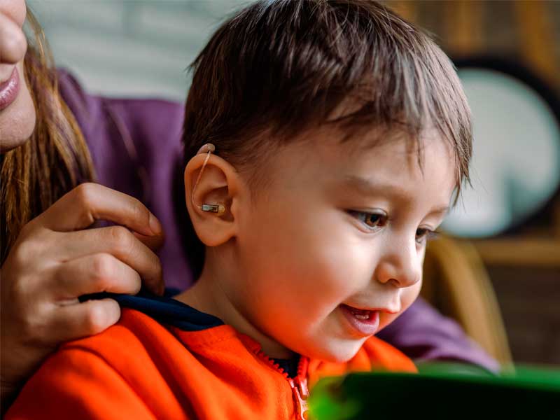 Existe un tipo de pérdida auditiva que puede ocurrir por cambios genéticos durante la gestación del bebé.