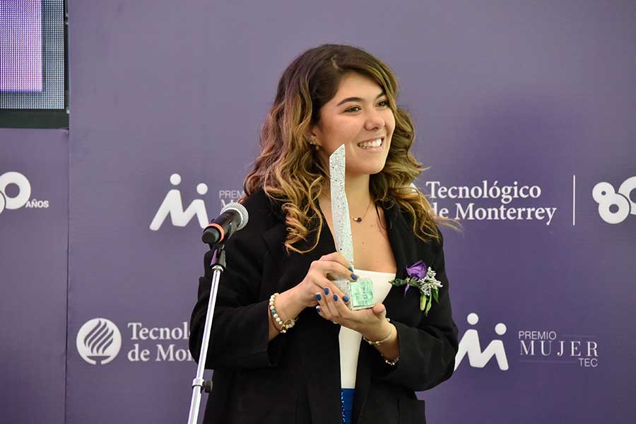 Laura Bustamante recibió el Premio Mujer Tec en el campus Monterrey el pasado 6 de marzo.