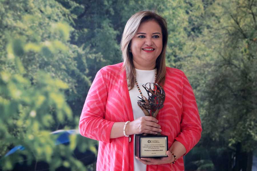 La profesora del campus Monterrey Laura Romero obtuvo en Premio al Profesor Inspirador 2022.