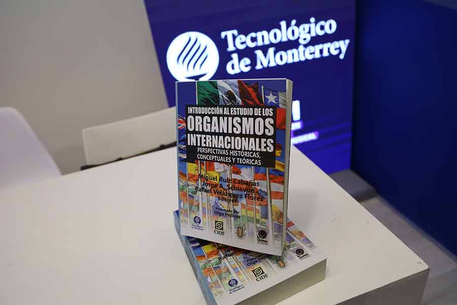 Libro organismos internacionales, en la participación del Tec en la FIL Guadalajara. 