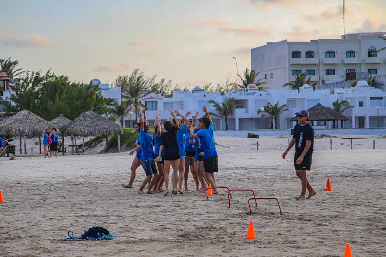 participantes de lidera 2023 en playa miramar