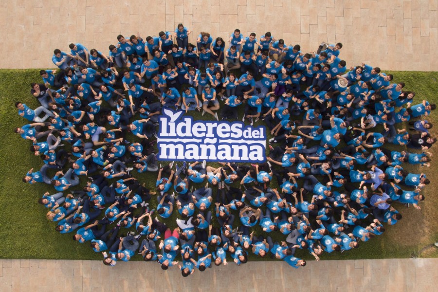 Grupo de jovenes Líderes del Mañana, becados 100% para formarse profesionalmente en el Tec de Monterrey
