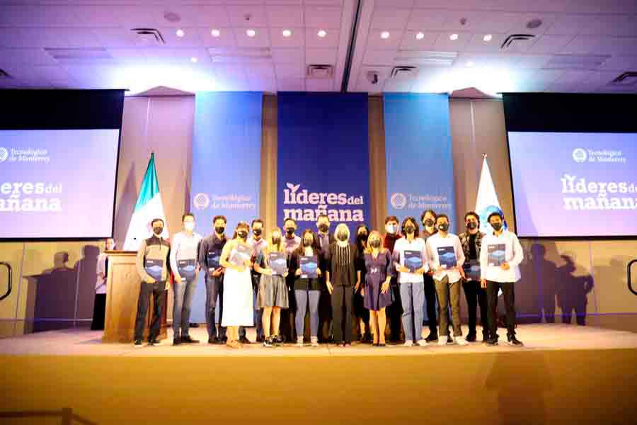 16 estudiantes destacados fueron distinguidos con la Beca Líderes del Mañana en Tec Guadalajara.