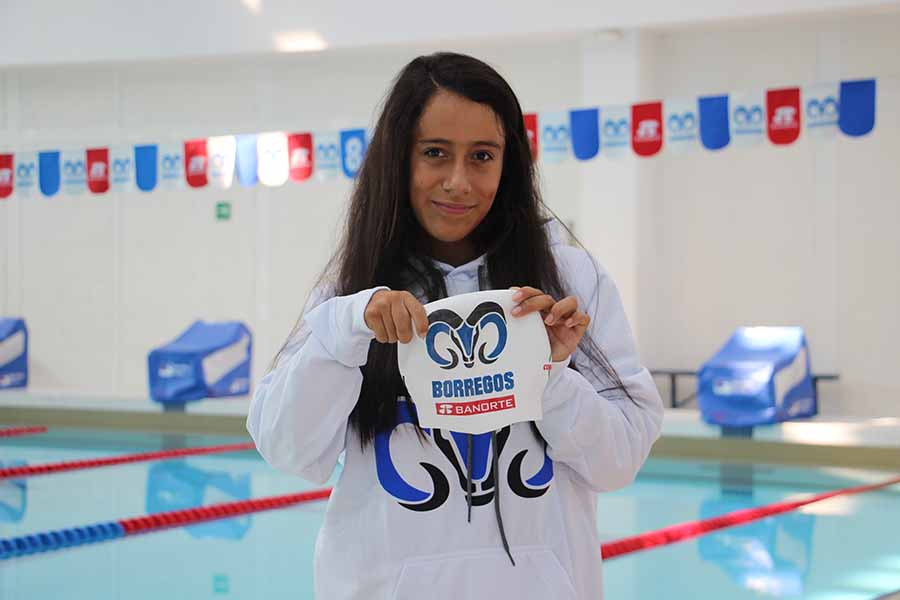 Lorena Puente, nadadora paralímpica ahora es parte de Borregos Monterrey.