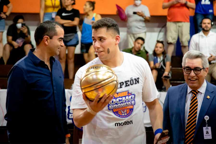 Orlando Torrero fue elegido como el MVP de la final de Los 8 Grandes de la Liga ABE.