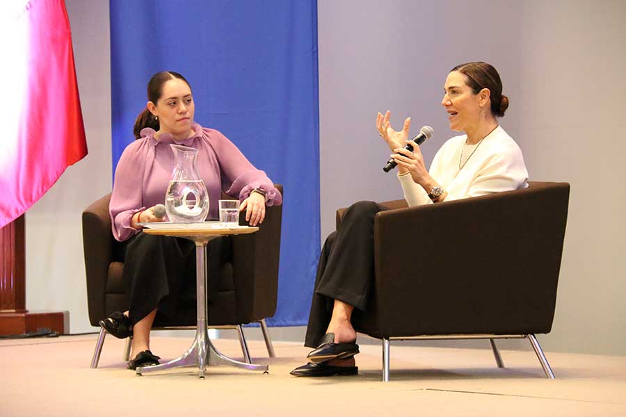 Marisa Lazo consejos para emprendedoras, en charla en el Tec Guadalajara, como presentación de su libro La ambición también es dulce.
