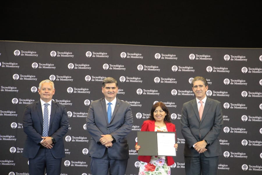 Marisela Rodríguez, profesora de la Escuela de Ingeniería y Ciencias, fue ratificada como profesora titular.