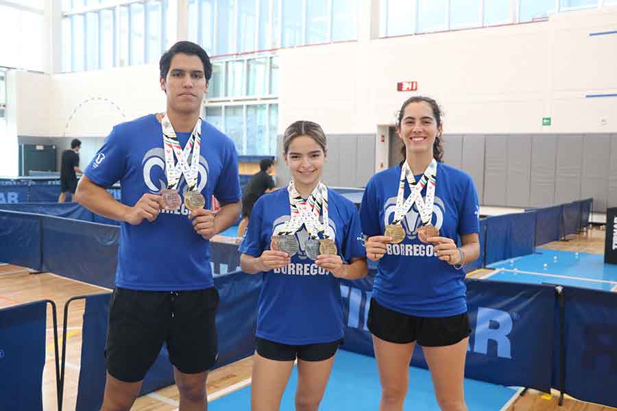 Integrantes del equipos de Tenis de mesa que ganaron medallas de oro en el FISU celebrado en Mérida, Yucatán. 