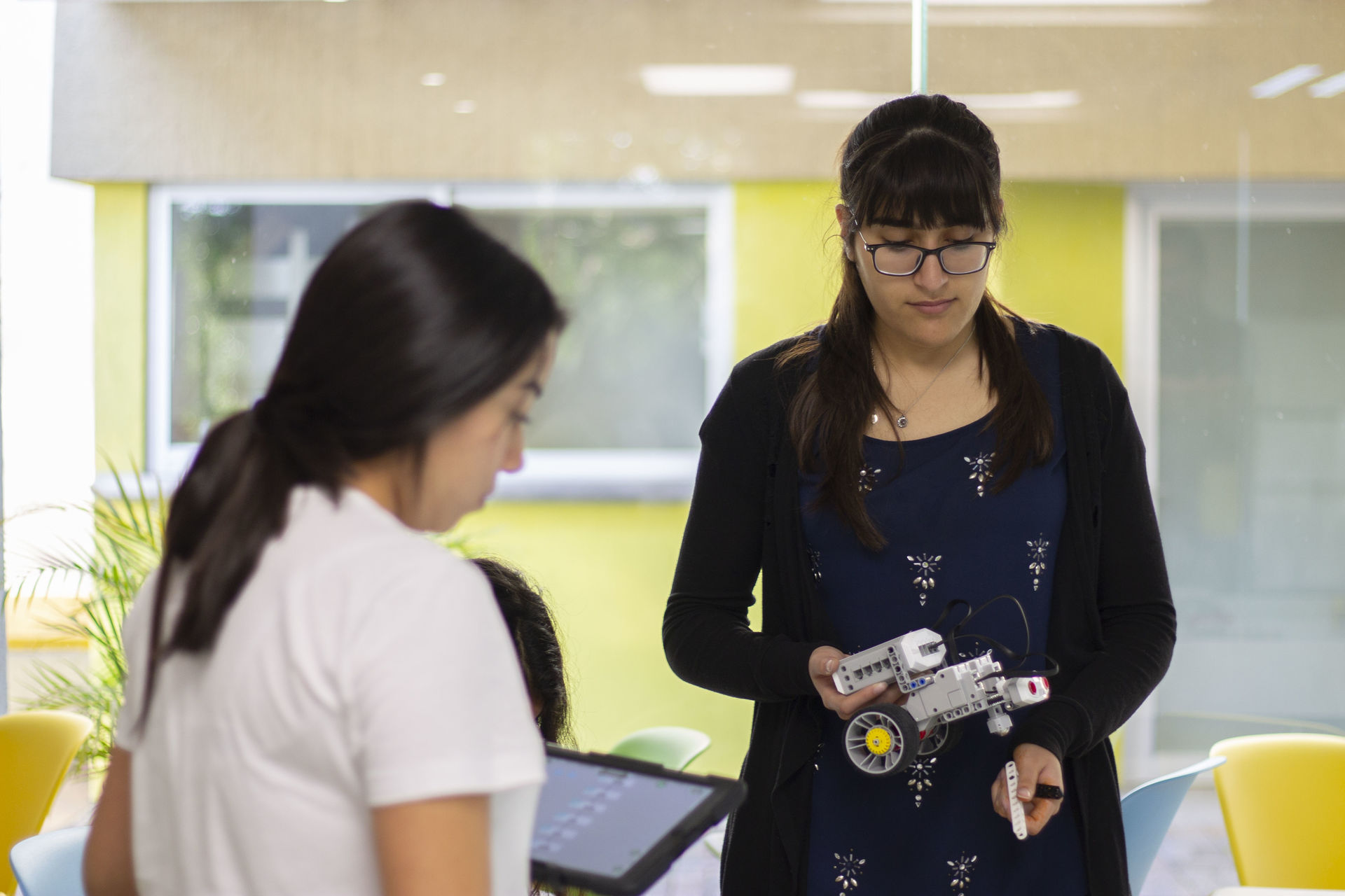 Gracias al TEC campus Veracruz y en colaboración con el programa Global Teaching Labs del MIT, Meghana y Aliza, son ahora miembros de ambas universidades.