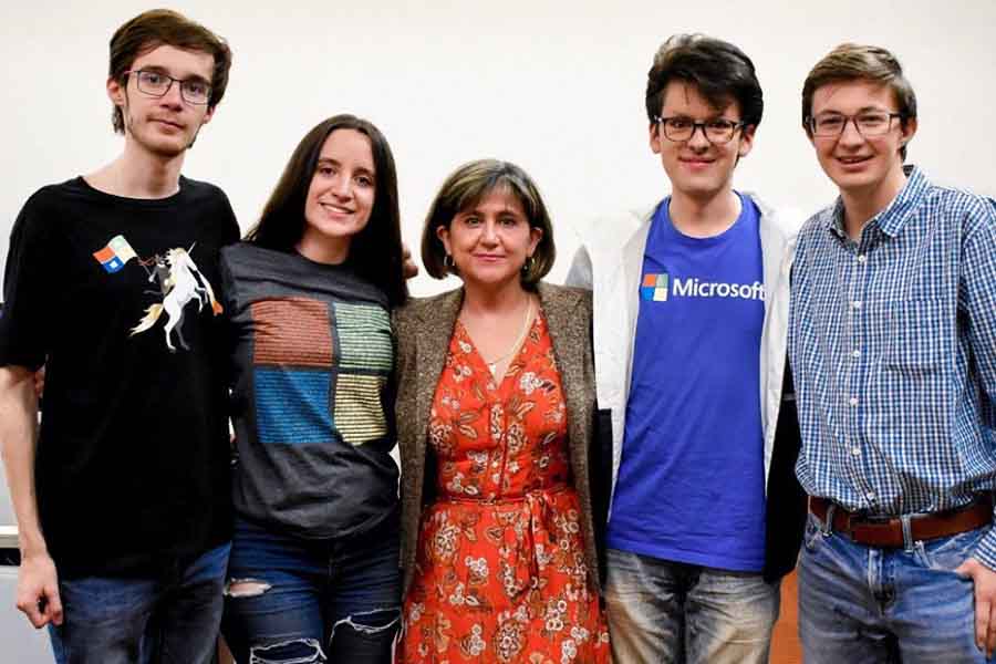 Con libro interactivo alumnos Tec ganan el Microsoft Student Hackathon