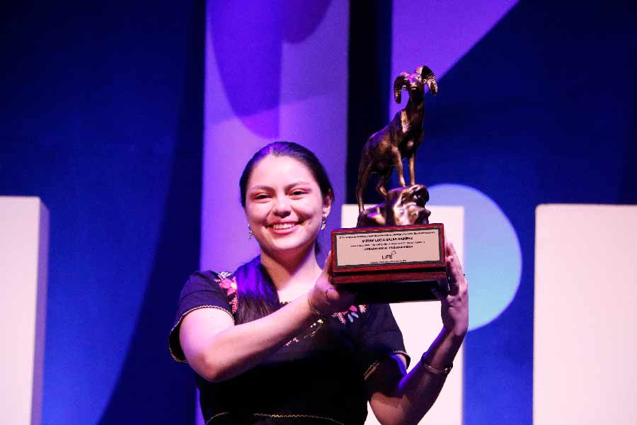 Miriam Salas, ganadora del Borrego de Oro en la categoría liderazgo social transformador.