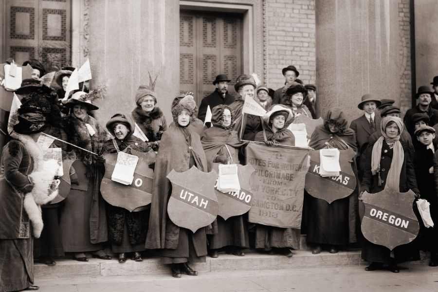 Mujeres que participaron en la caminata de la ciudad de Nueva York a Washington, D.C. para unirse al desfile de la Asociación Nacional Americana de Sufragio del 3 de marzo de 1913