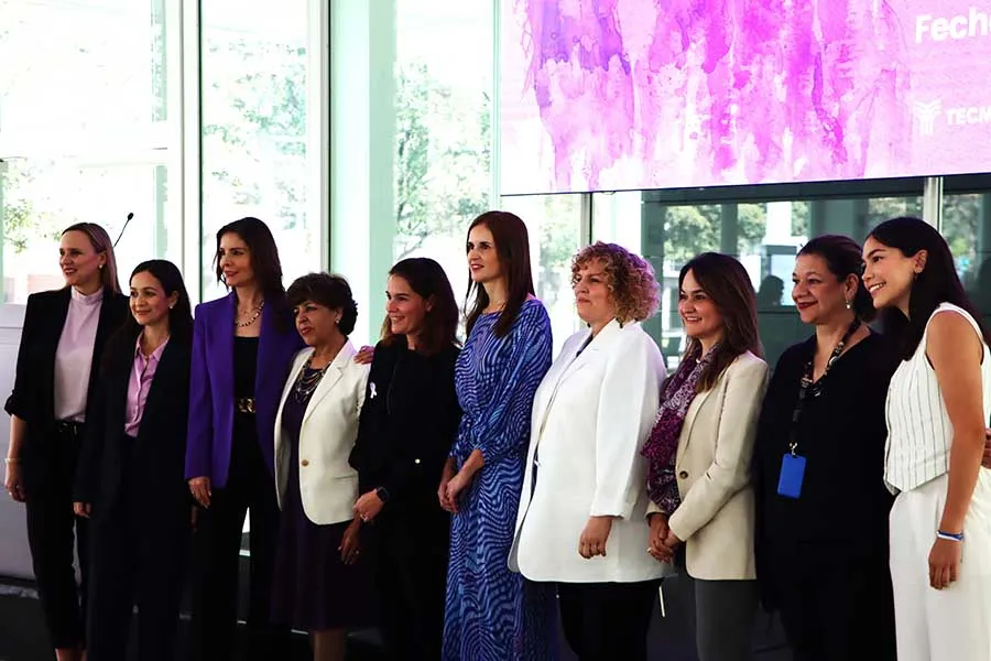 Panelistas y organizadoras del Panel mujeres líderes internacionales de PrepaTec Monterrey