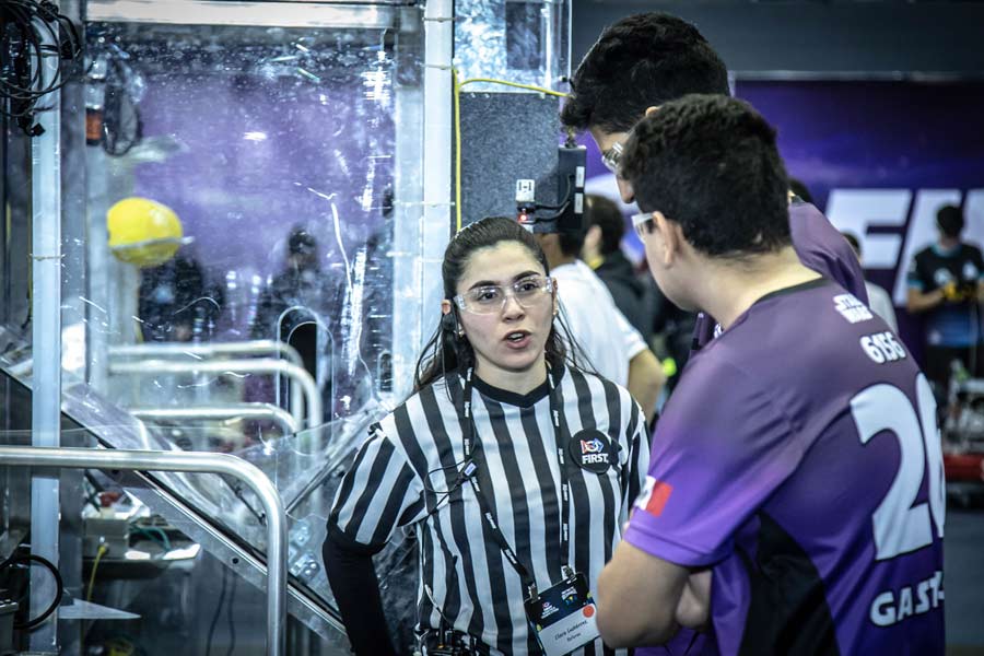 Clara fue una de las referees del FIRST Robotics Competition Monterrey 2020