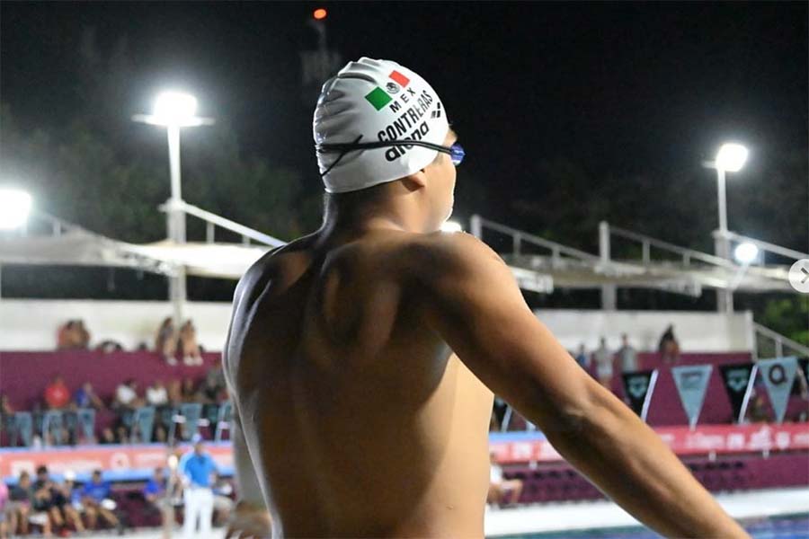 Luis Emilio Contreras en competencia de natación 2023