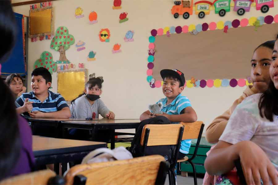 Niñas y niños en escuela del Durazno 
