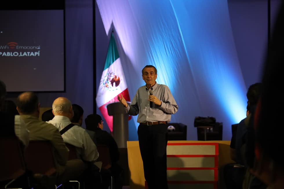 Pablo Latapi imparte la conferencia Wifi emocional en el Tec Guadalajara