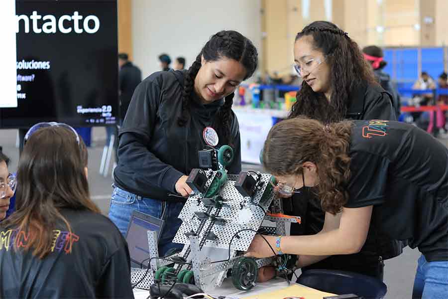 Participan equipos de PrepaTec en torneo internacional de robótica femenil