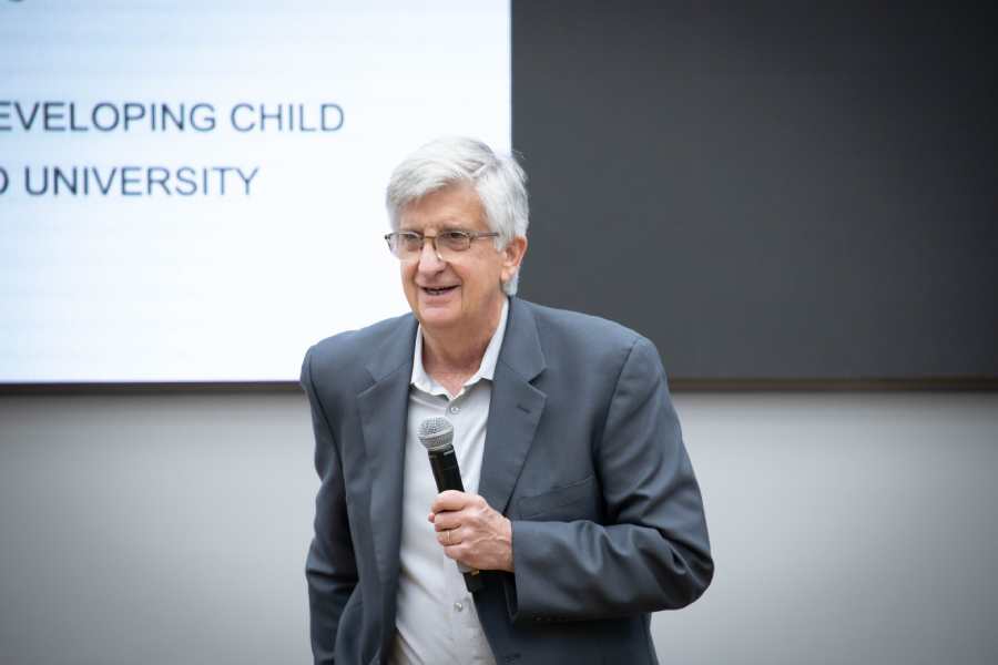 Pat Levitt, catedrático en neurogenética de la Universidad del Sur de California, en su conferencia durante el congreso de educación del Tec de Monterrey