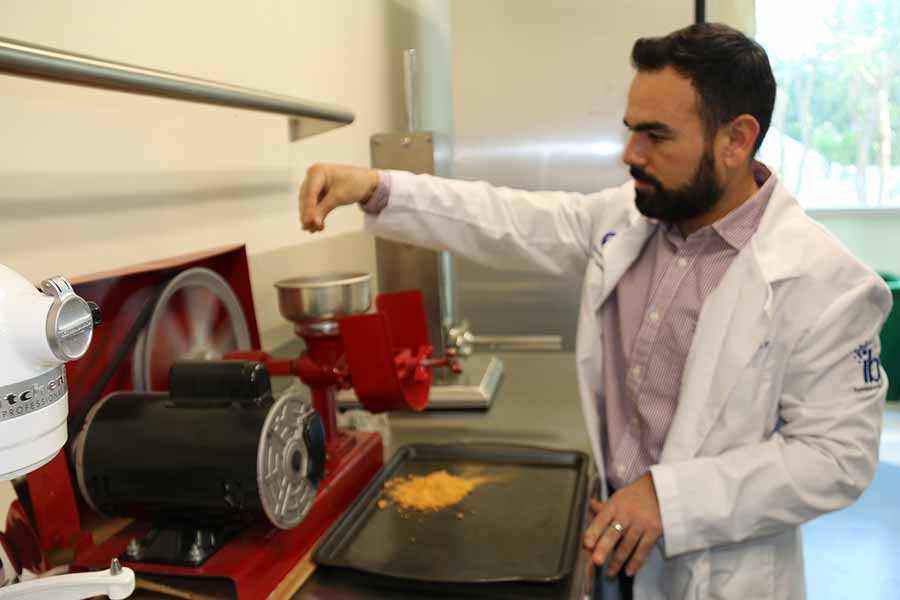Profesor del Tec Guadalajara patenta proceso para despericio de alimentos.