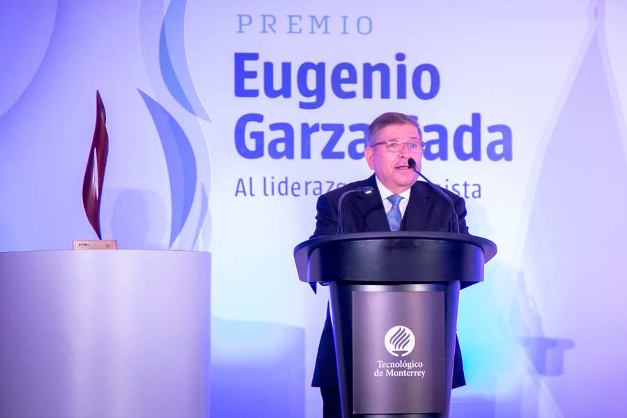 El empresario Jorge Mazón fue galardonado con el Premio Eugenio Garza Sada.