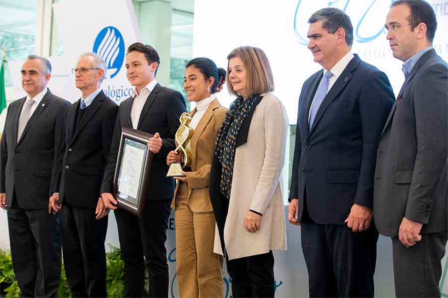 Estudiantes de Tec Toluca son galardonados con el Premio Luis Elizondo
