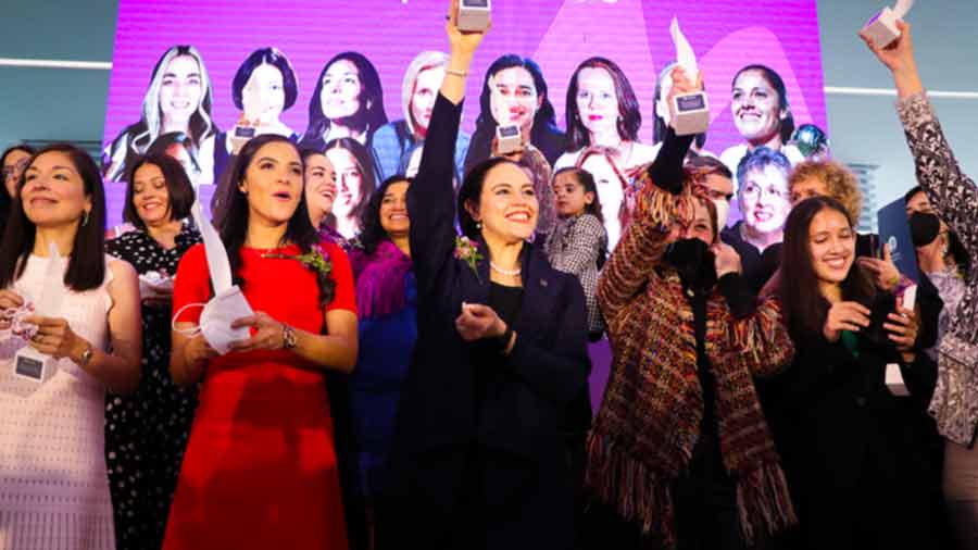 16 mujeres con trayectorias y aportaciones destacadas fueron reconocidas con el Premio Mujer Tec 2022 en su décima edición