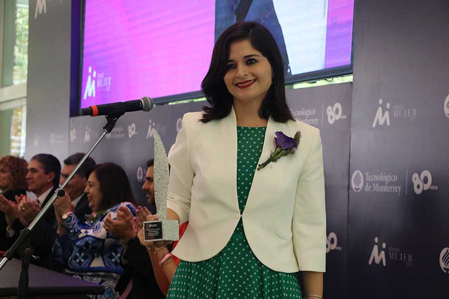 La docente del campus Monterrey recibió el Premio Mujer Tec 2023 el pasado 6 de marzo.